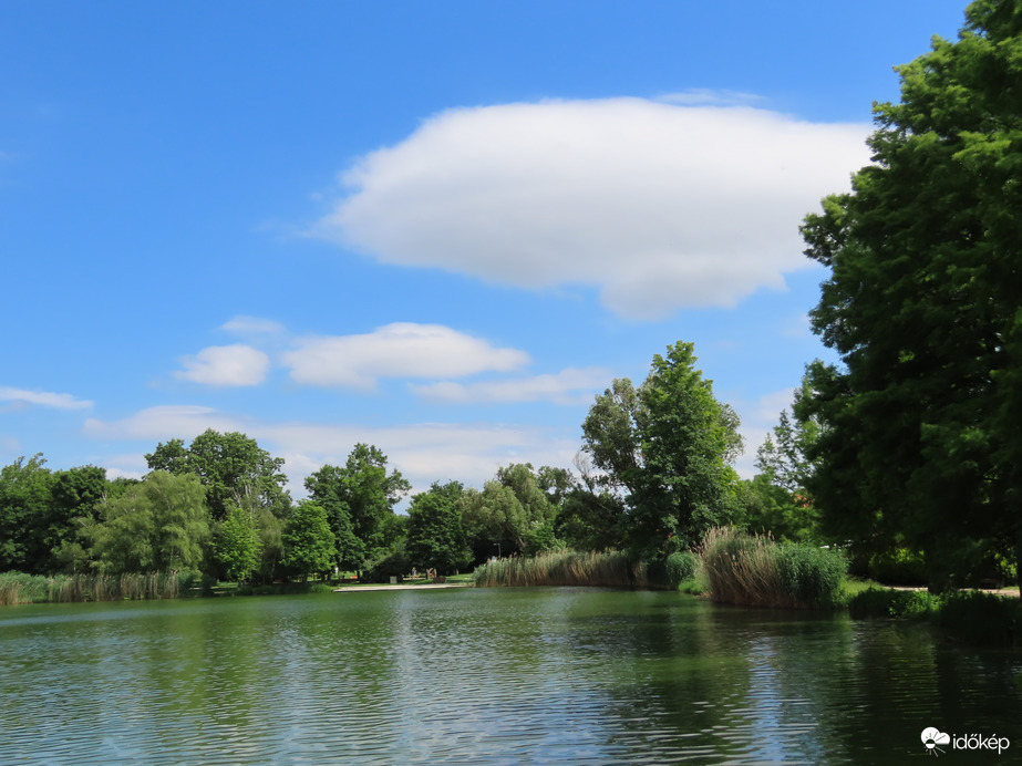 Csónakázó-tó felhőkkel
