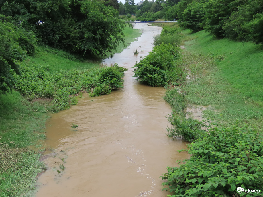 Szombathelyen is áradnak a patakok