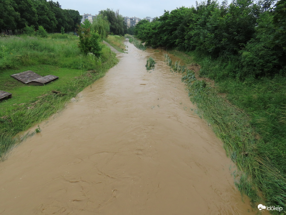 Szombathelyen is áradnak a patakok
