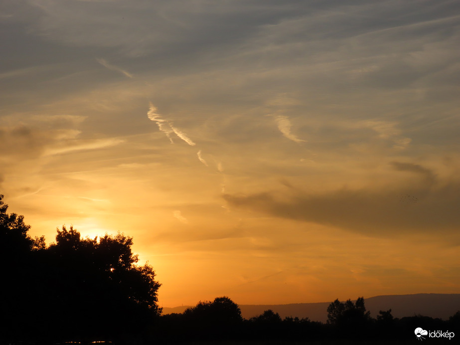 Napnyugta előtti fények