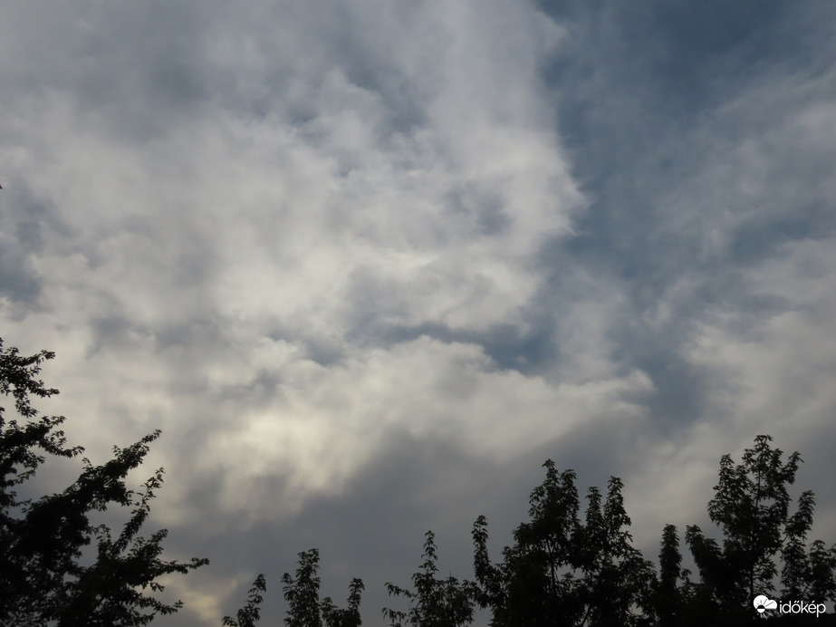 Északnyugaton felhősödik