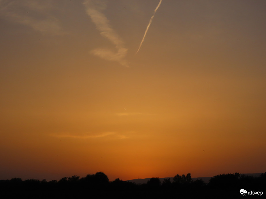 Mai naplemente után