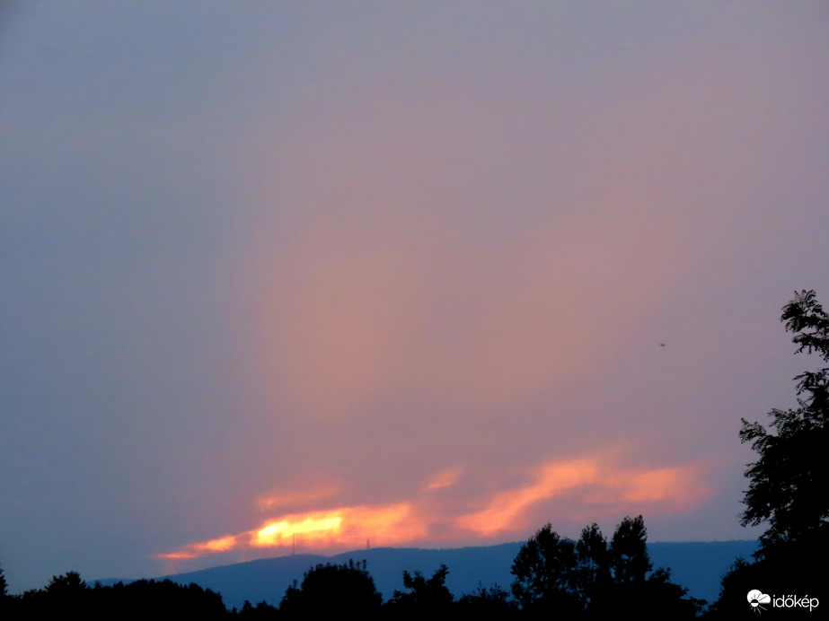 Napnyugta sugarakkal