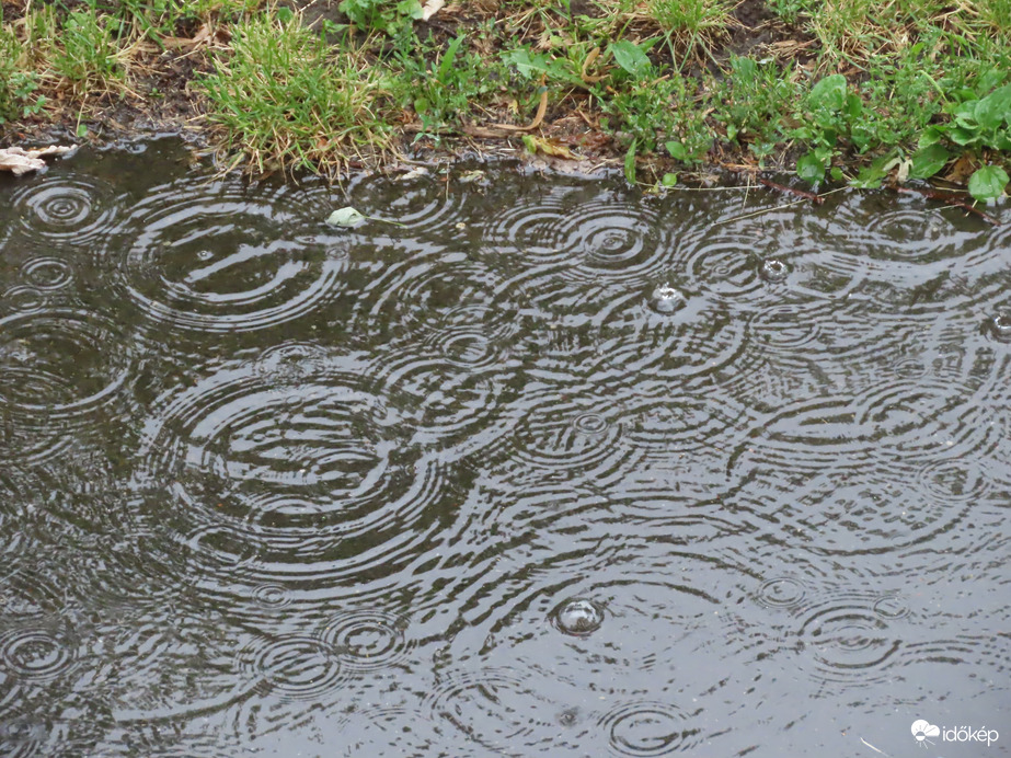 "Esik eső karikára..."