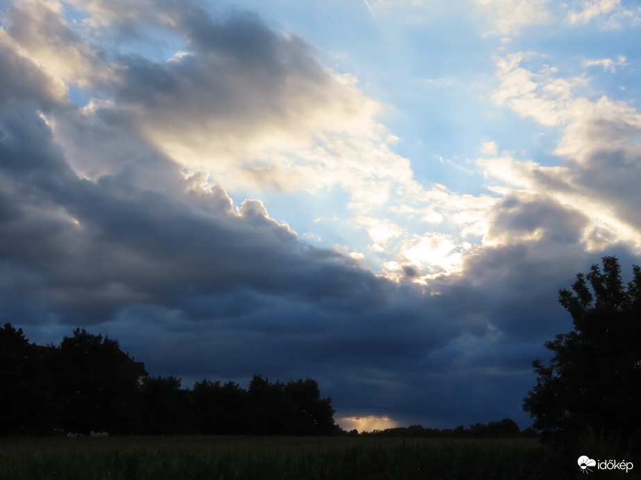 Naplemente előtti órában