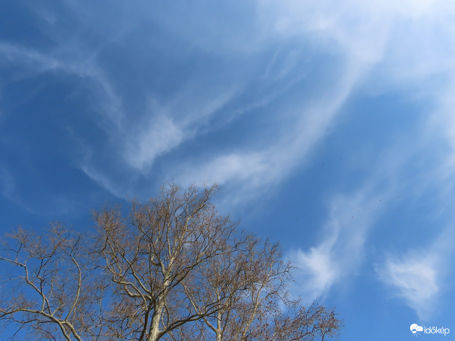 Fátylak az égbolton