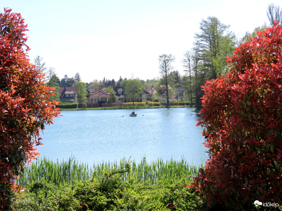 Kilátás a Csónakázó-tóra