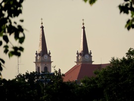 Tornyok a távolban