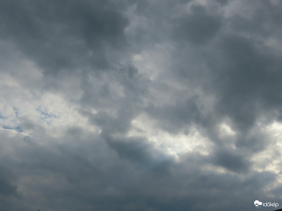 Mai délután felhői