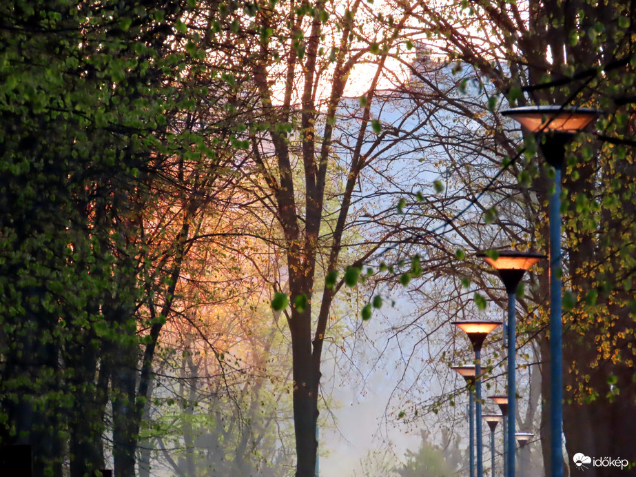 Lámpát gyújtott a napkelte