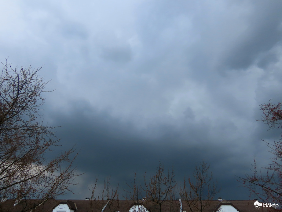Szombathely felett gyülekeznek a viharfelhők