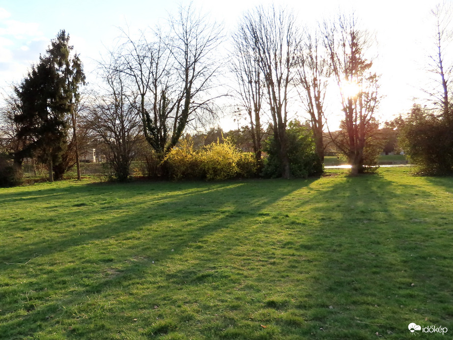 Hosszúra nyúltak az árnyékok