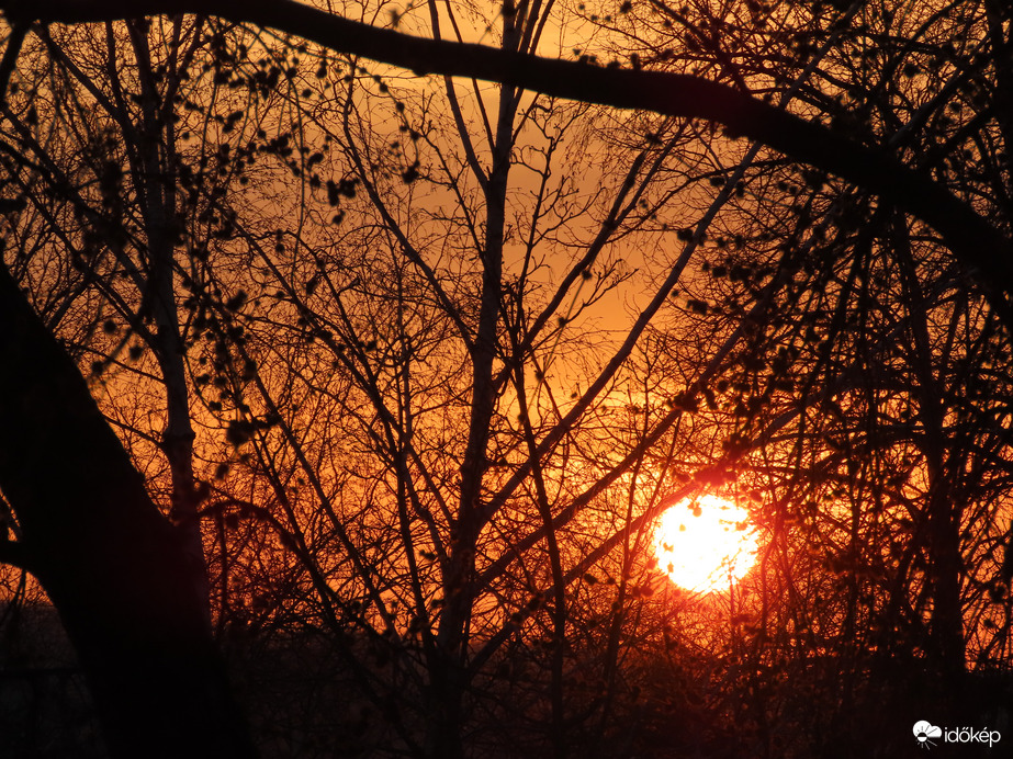 Lemenéshez készül a Nap