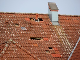 Az elmúlt napokban lévő viharos szél megbontotta a tetőt