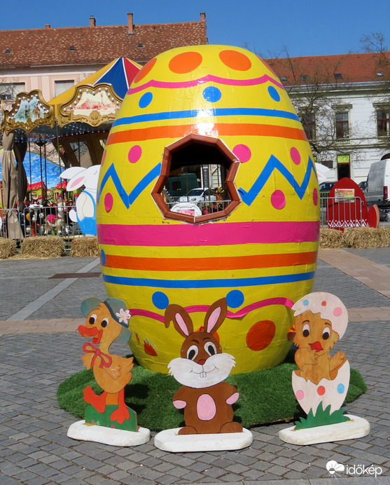 Húsvétváró a Fő téren