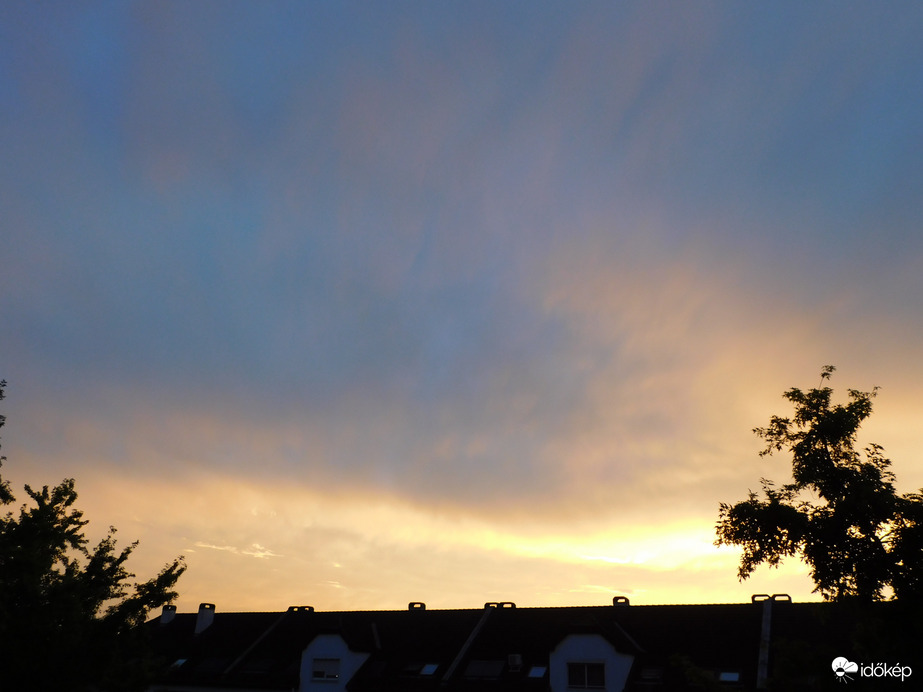 20:44-kor az égbolt