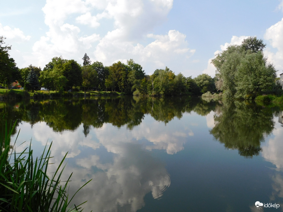 A Horgásztó tükrében
