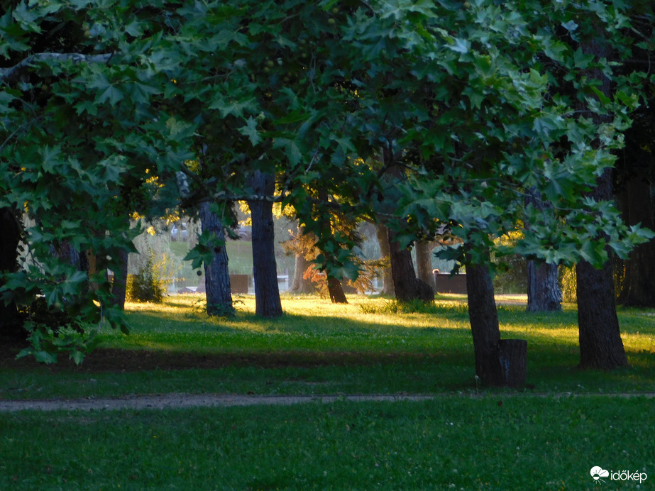 Alkonyodik a szigeten