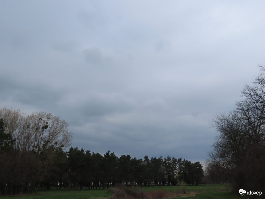 Erősen felhős égbolt