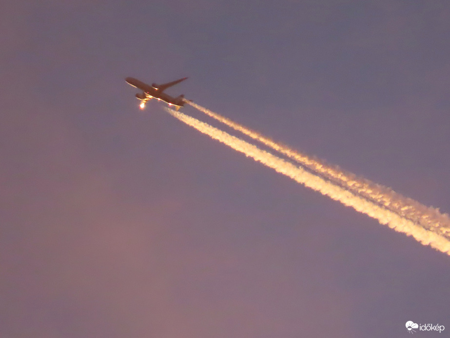 Suhanás a naplemente fényében