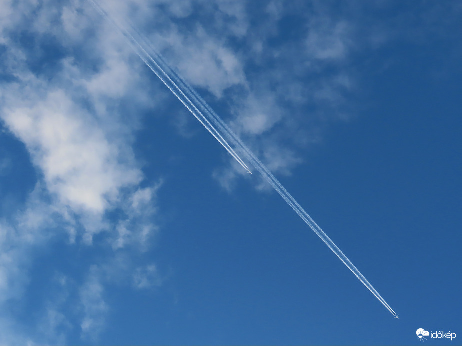 Együtt suhanunk az égbolton