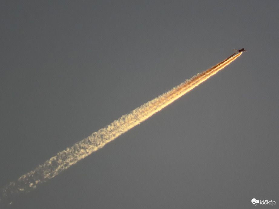 Napkelte fényében suhanó