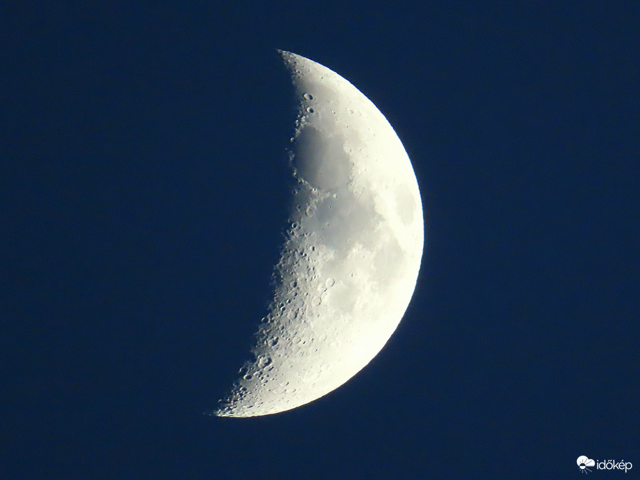 Növekvő Hold napnyugta után