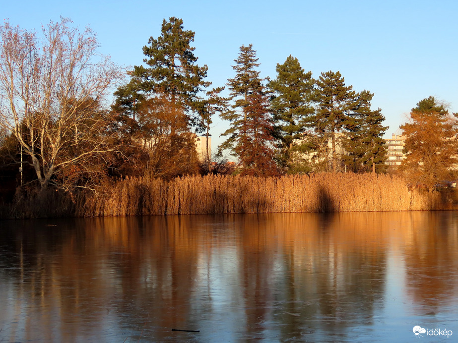 Árnyékok és fények a tavon