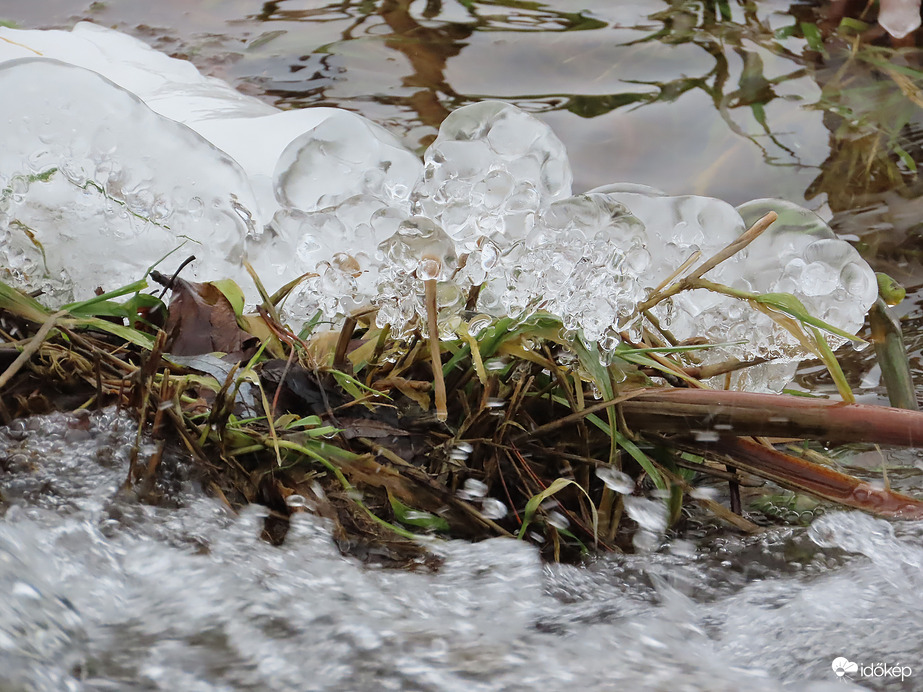 Jeges csodák a csobogónál 2.