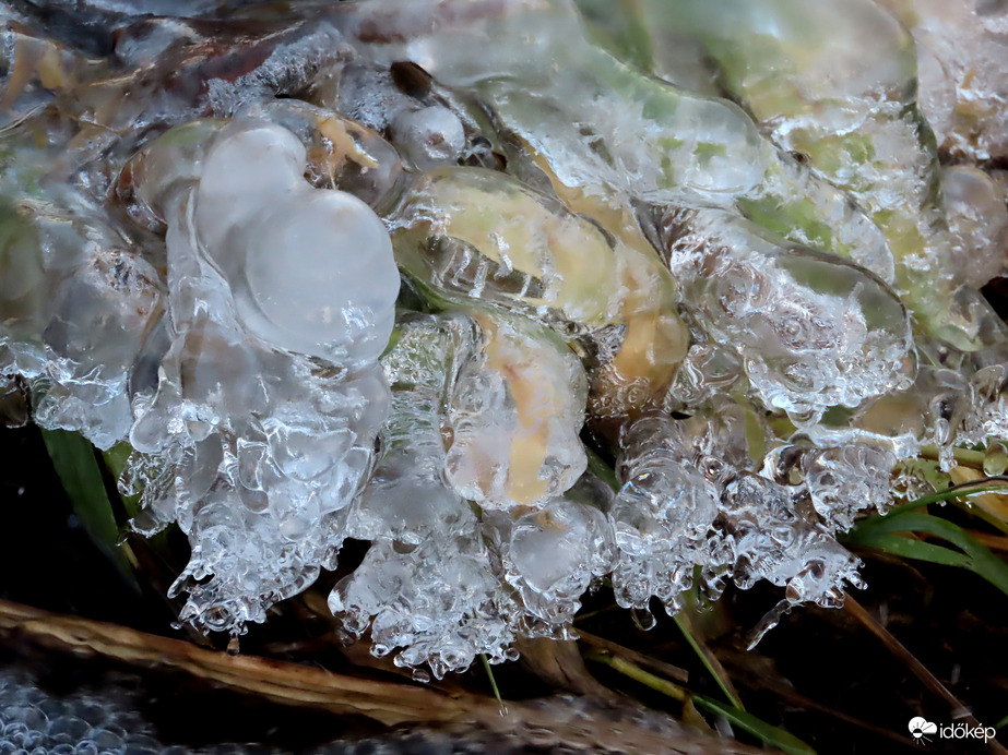 Újabb jégcsodák a csobogónál 2.