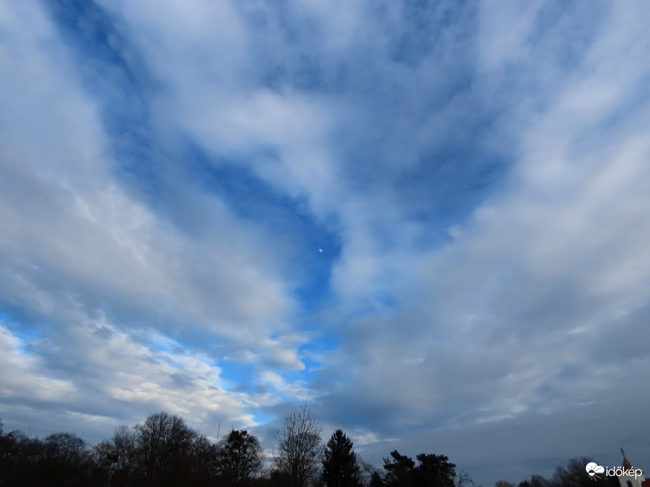 Változatos égbolt 2.