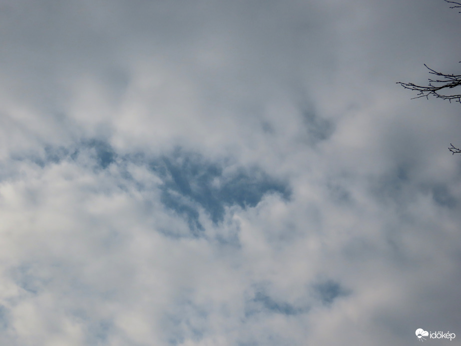 Bíztató délutáni égbolt