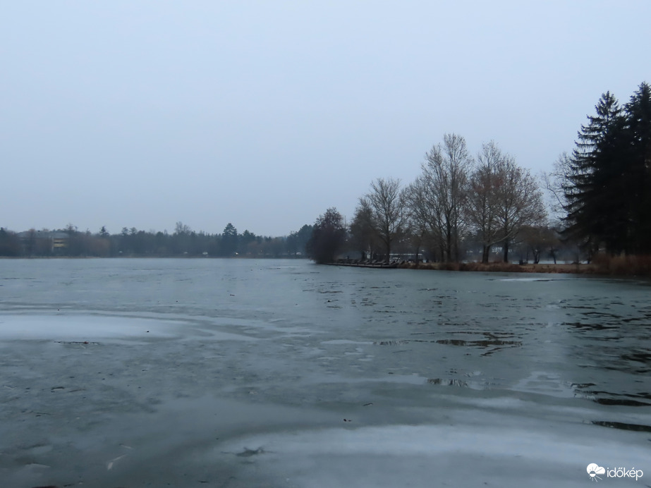 Közelgő napnyugta színek nélkül