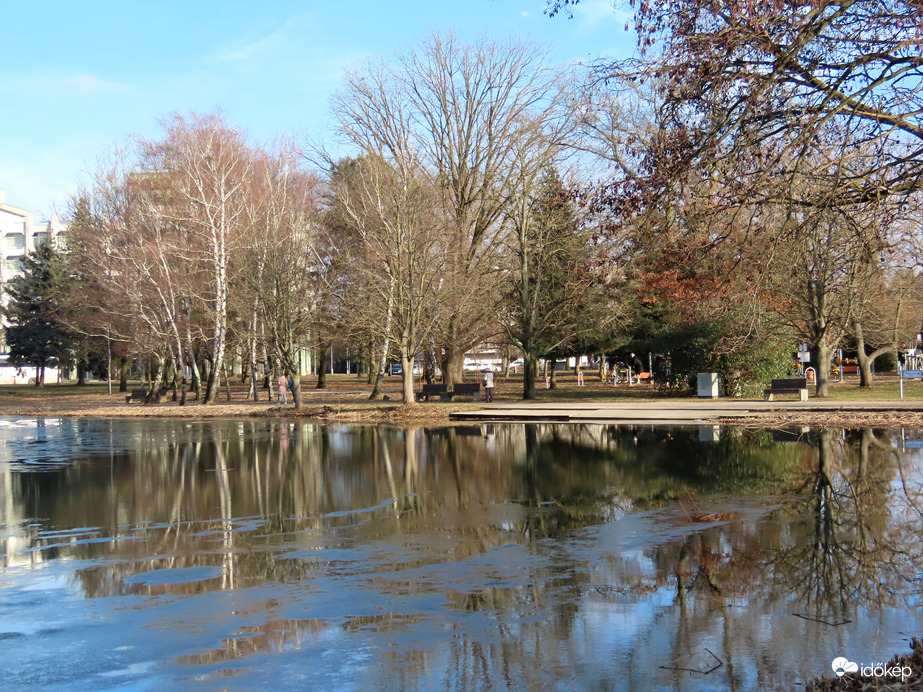 Napfényes délután a Csónakázó-tónál