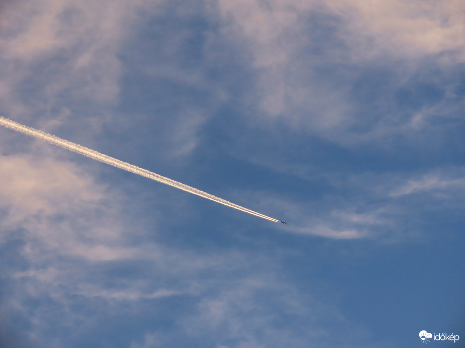 Fátylak közt suhanó gépmadár