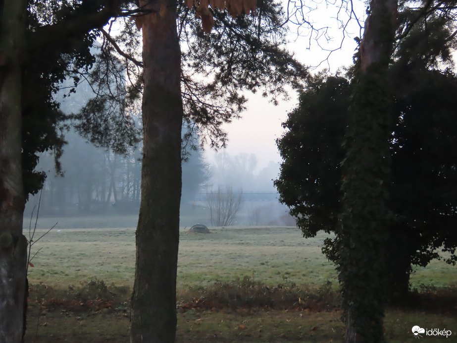 Ködös hajnal