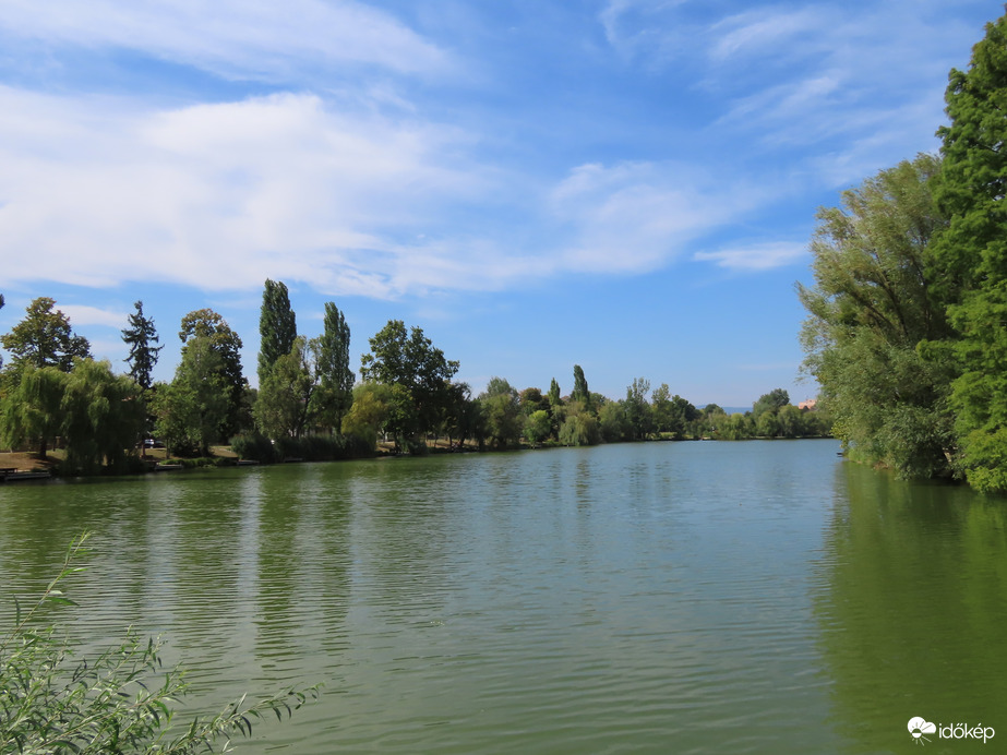 Csónakázó-tó délutáni látképe