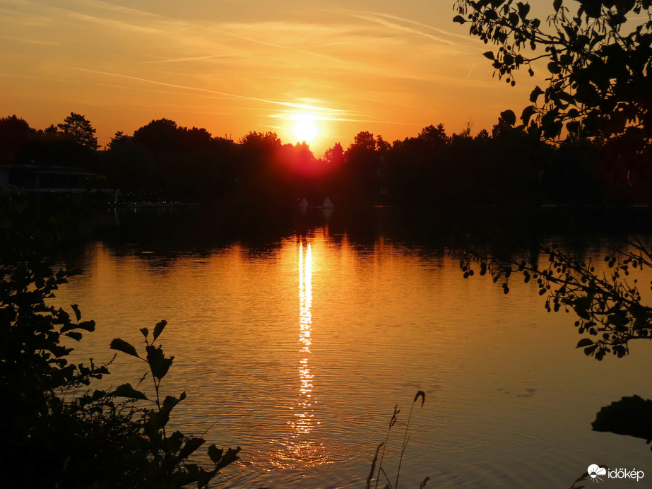 Napkelte a Csónakázó-tónál