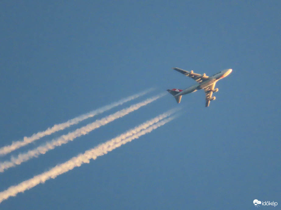 Suhanás bele a naplementébe