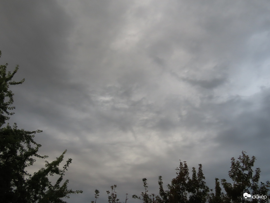 Reggeli égbolt északnyugaton