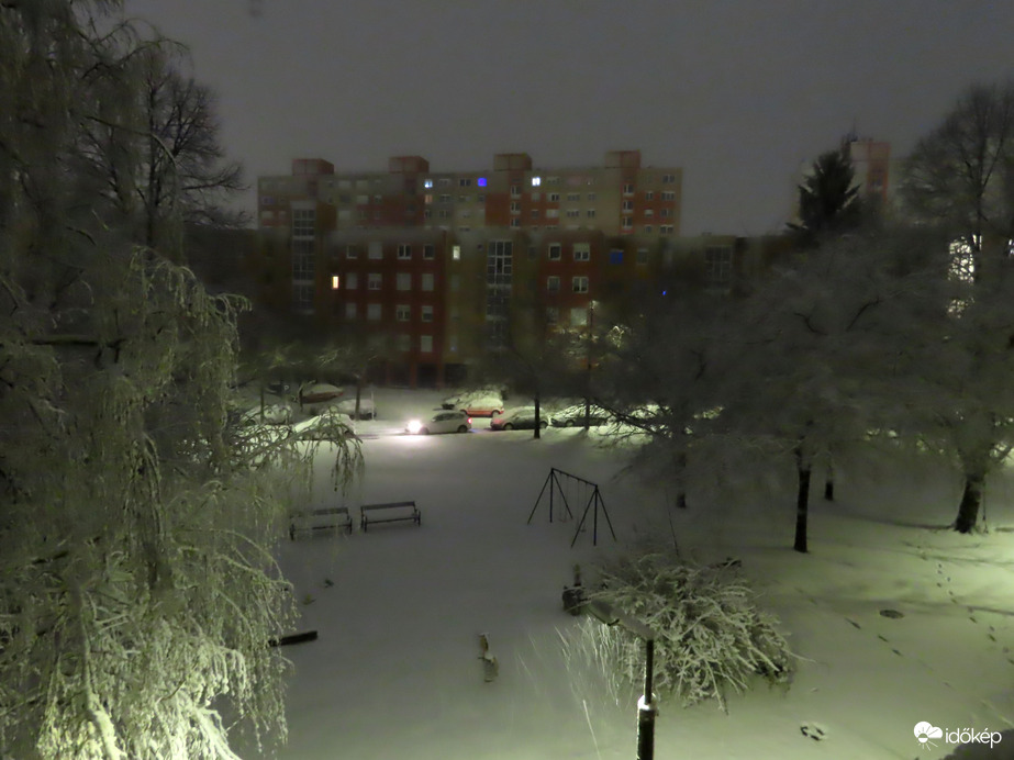 Éjszaka Szombathelyre is megérkezett a hó