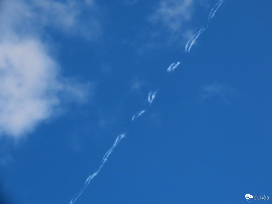 Szétoszló kondenzcsík