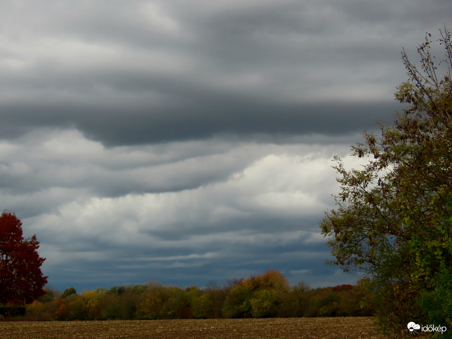 Sötét felhők gyülekeztek