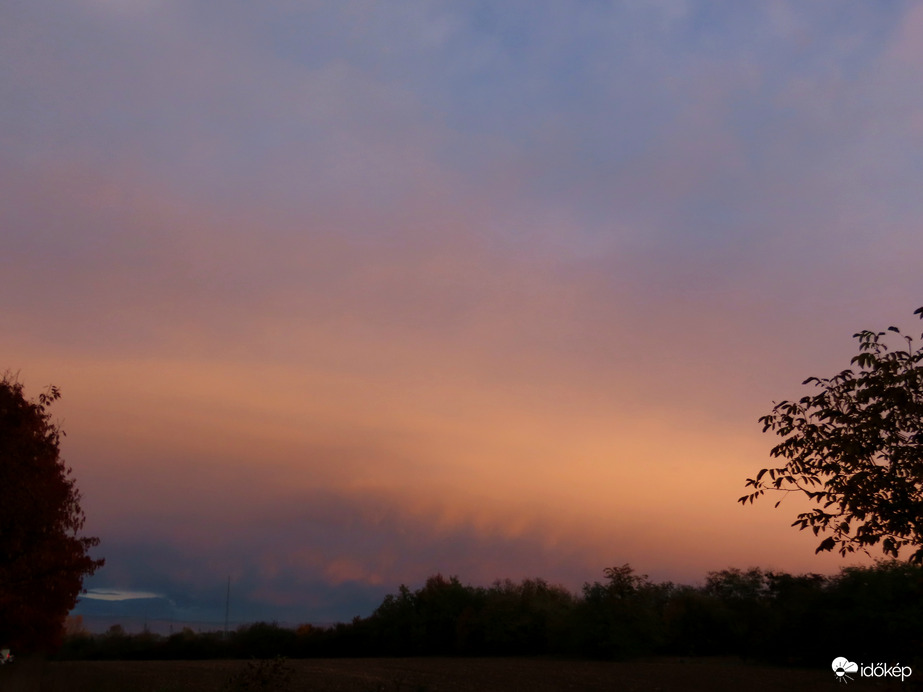 Pirkadat az ÉNy-i égbolton
