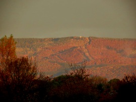 A Kőszegi-hegység már fényben fürdik