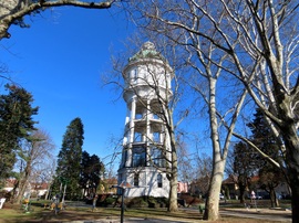 Szikrázó napsütésben jártam a Víztoronynál