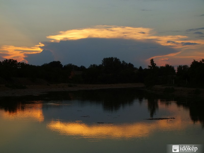 Üllős naplementés