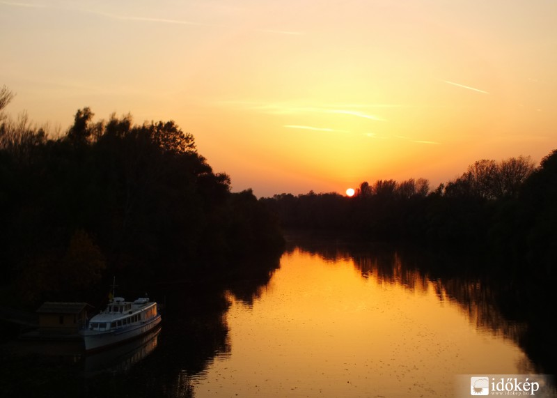 "Ma kikötöttünk itthon, álmodók!"