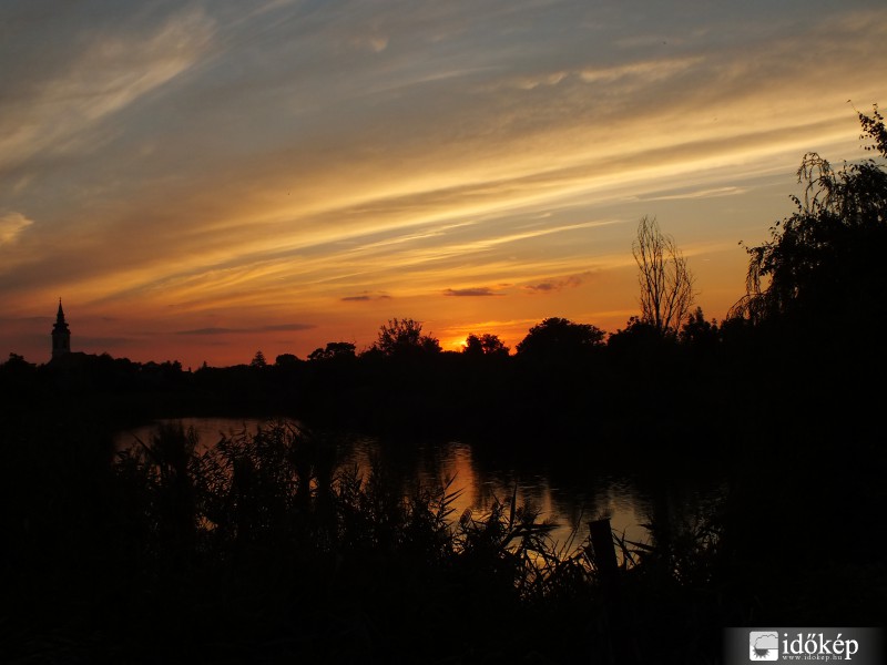 Naplemente kisvárosomban