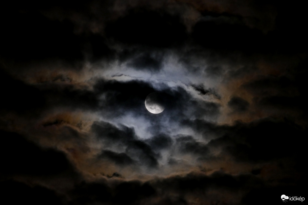 Holdfogyatkozás Zuglóból